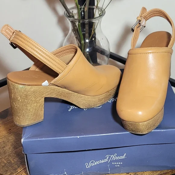 Universal Thread Women's Watson Platform Clog Heels. - Picture 2 of 9